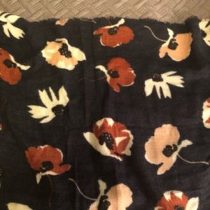 “2 for $15” Justin Taylor Floral Floral Blanket Scarf -NWT
